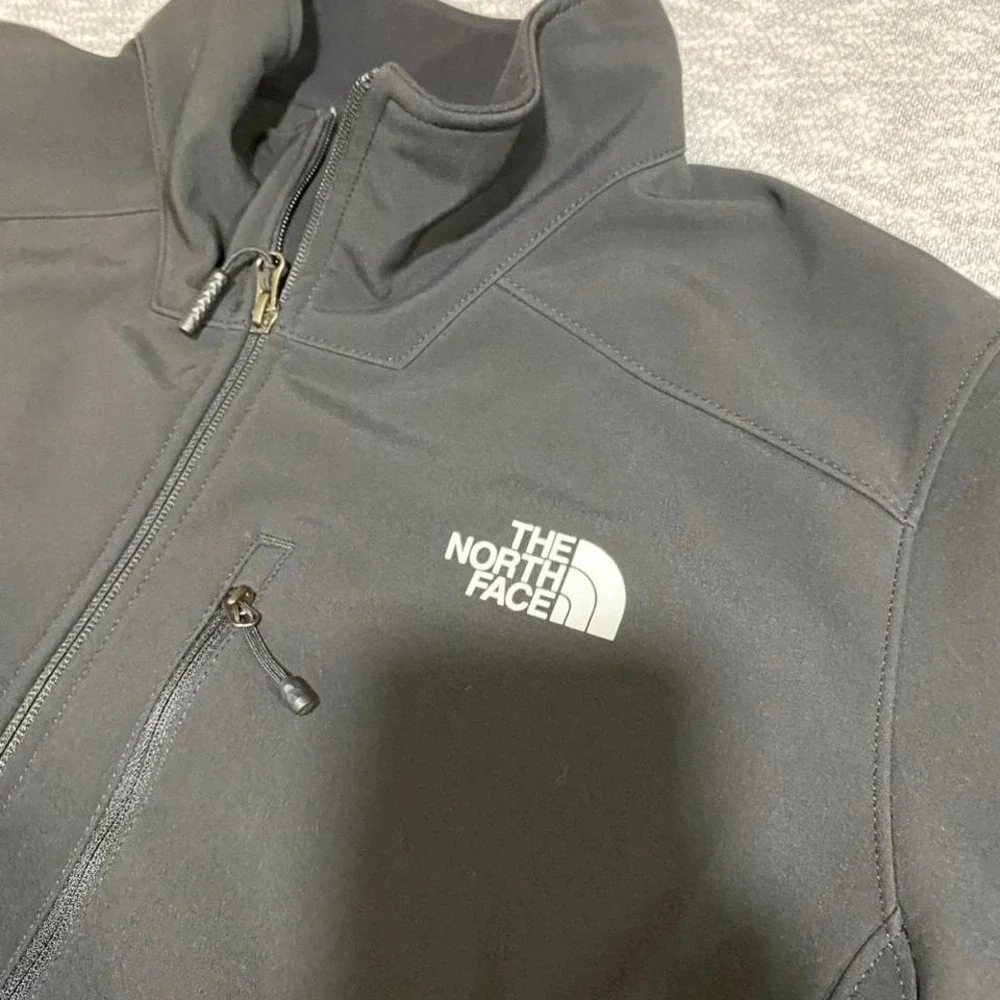 The North Face black softshell jacket Size L. SKU901#outdoor #hiking